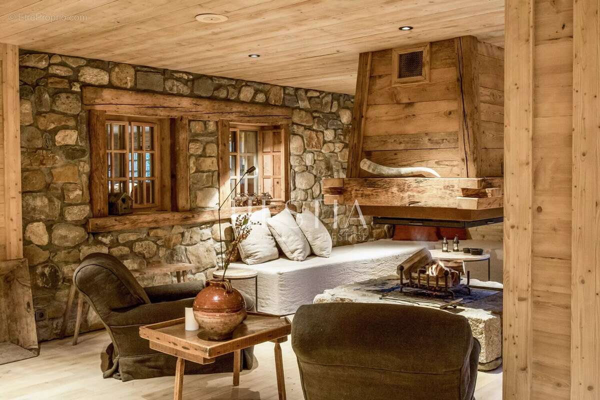 Commerce à COMBLOUX