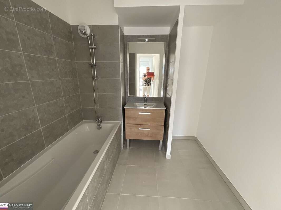 APT T3 offrant 64 m² avec terrasse 23 m² et parking au 5° étage avec ascenseur... - photo 7