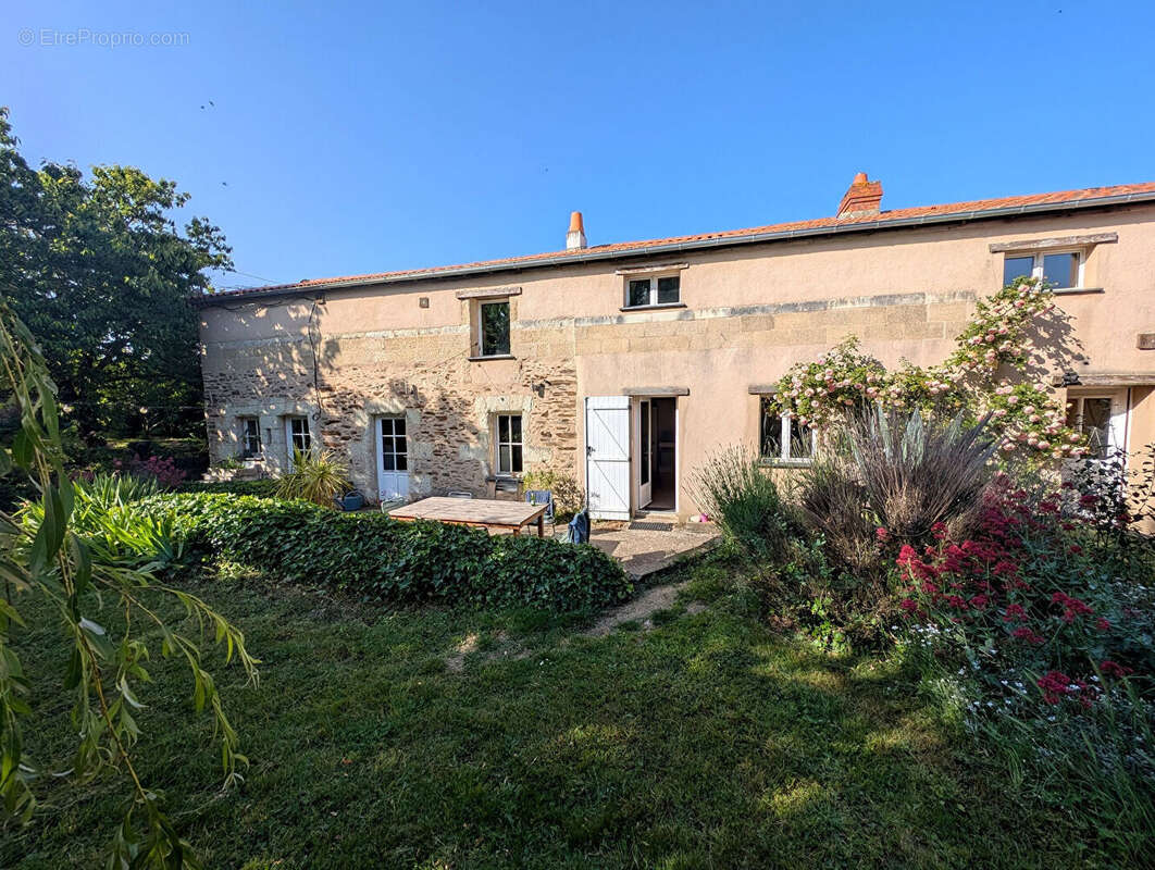 Maison à NUEIL-SUR-LAYON