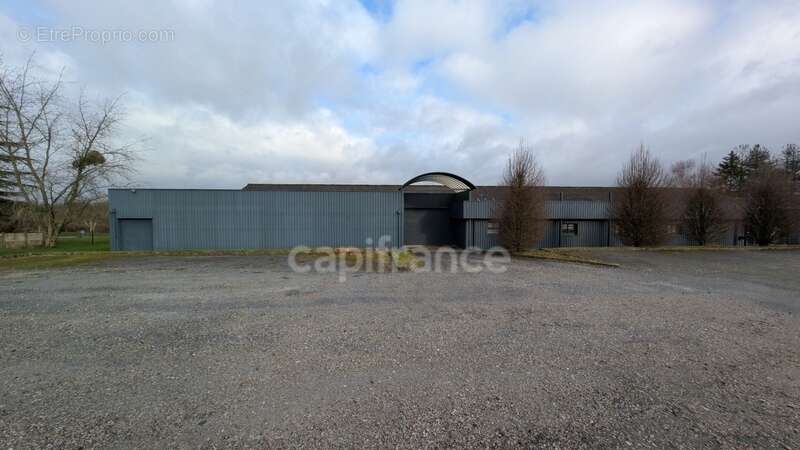 À vendre – Local d’activité/entrepôt 1460m2- Terrain 5738m2 - Proche RN12 - photo 4