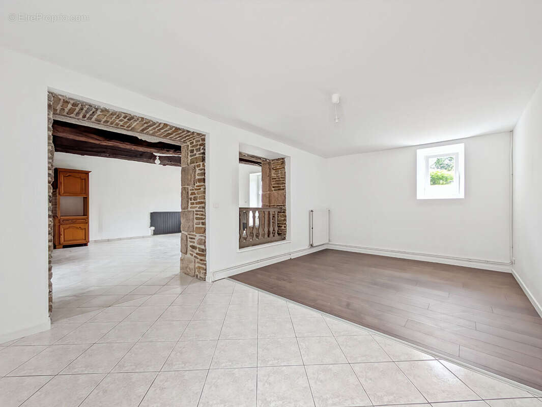 Maison à vendre - en pierre - 5 chambres - 158 m²  Sougeal - Jardin 890 m² - photo 5