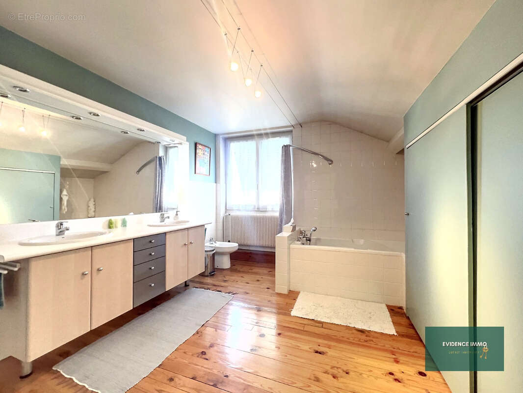 Maison à BOURGOIN-JALLIEU