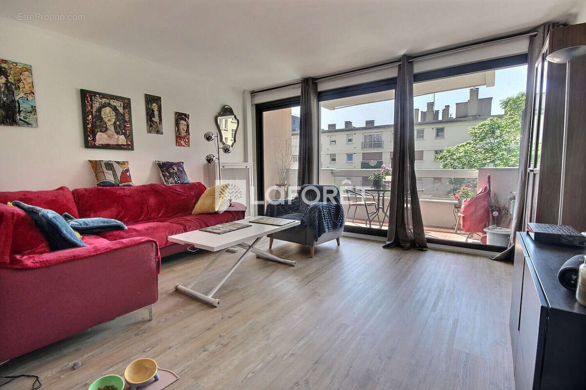 Appartement à COURBEVOIE