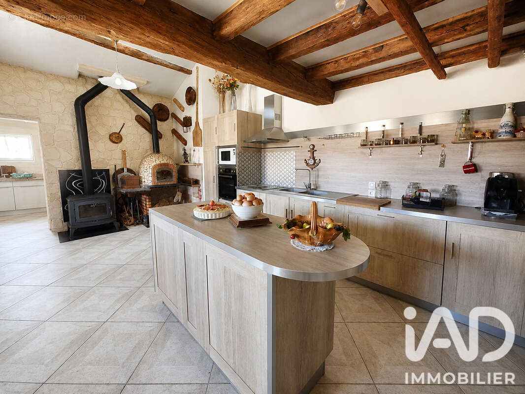 Maison 165 m² à Alloue  - photo 6