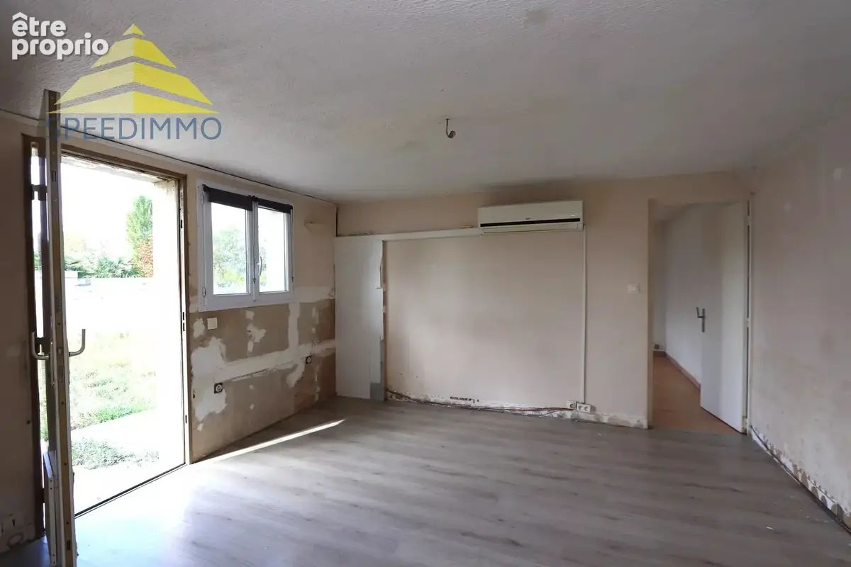 Maison de 38 m² à Mandres-les-Roses avec jardin - photo 3
