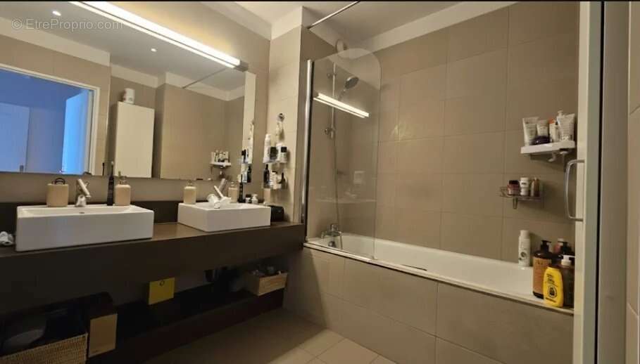 Appartement à LEVALLOIS-PERRET