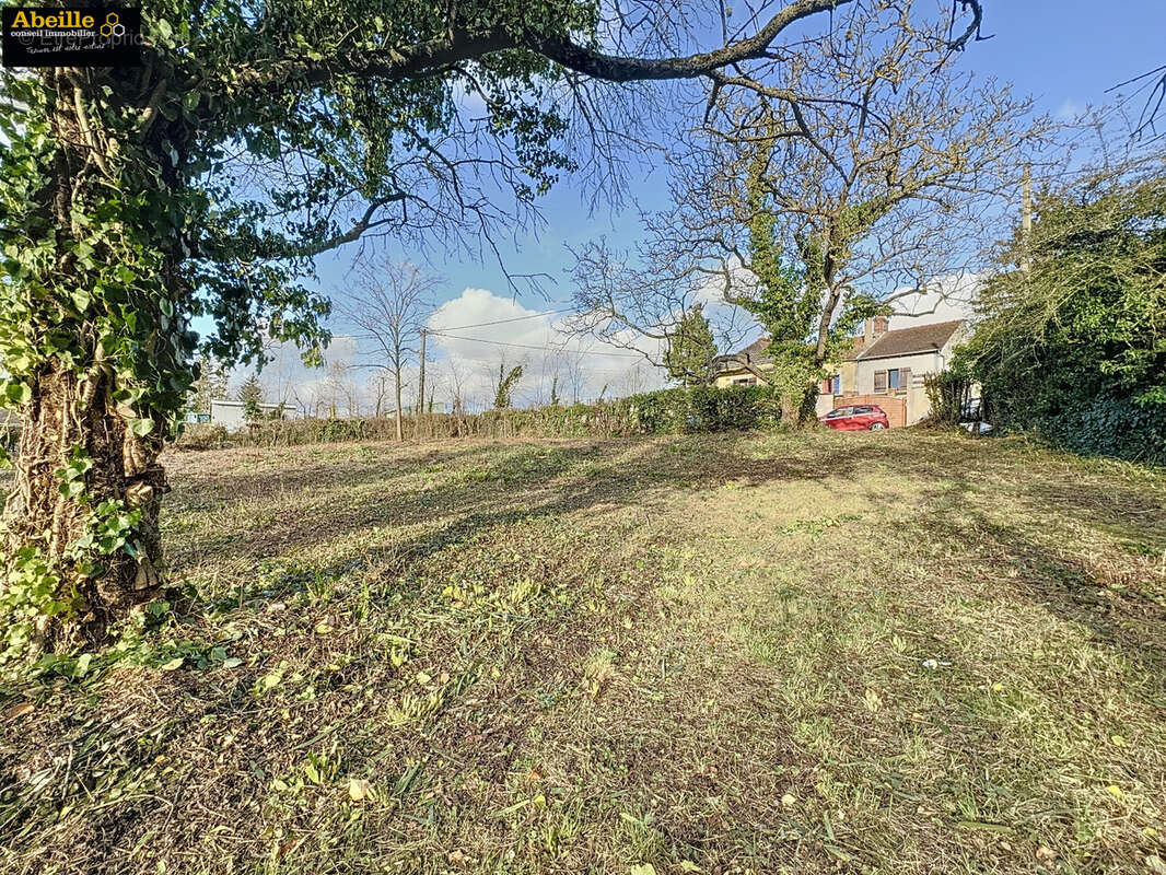 Terrain à SAINT-CYR-SOUS-DOURDAN