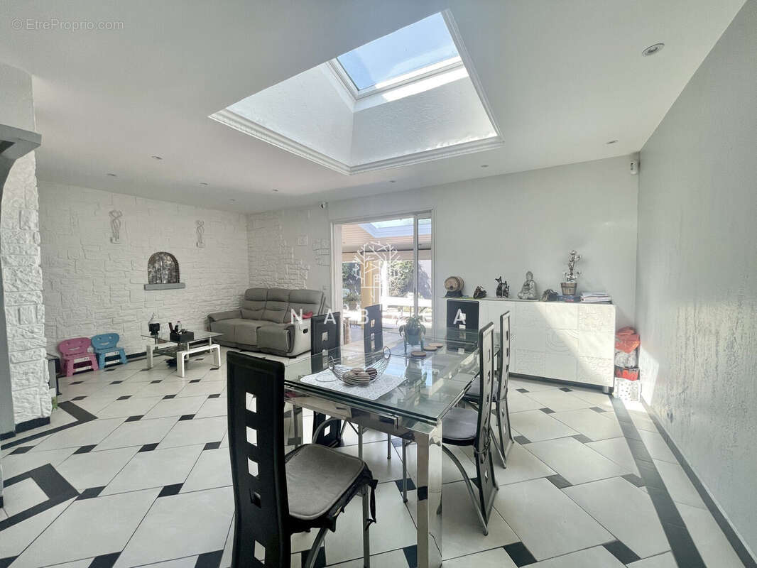 Maison 107 m² à Mouans-Sartoux  - photo 4
