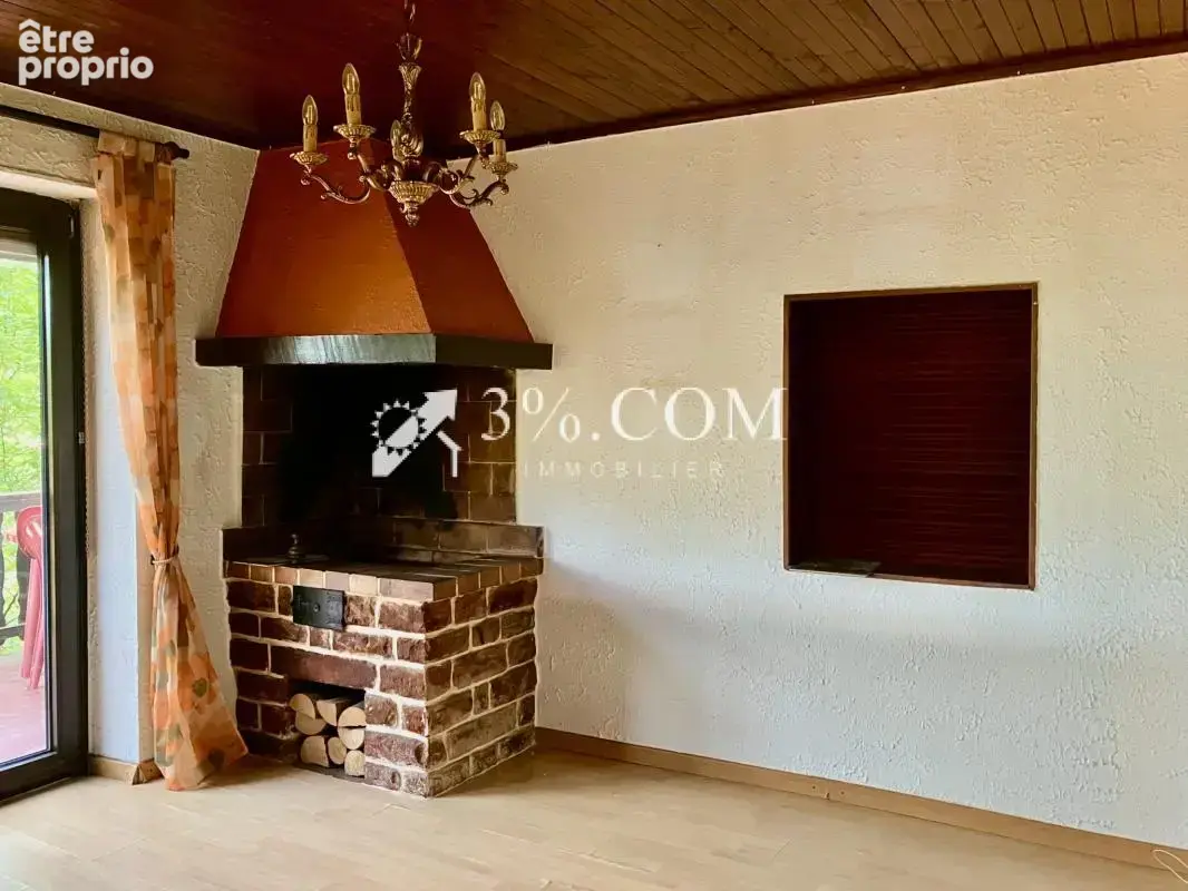 Maison sur les hauteurs avec terrain boisé - photo 6