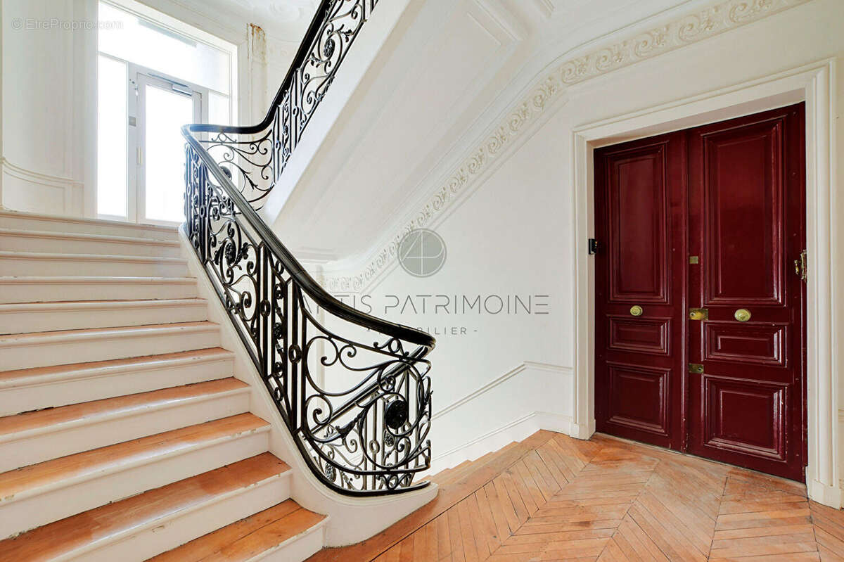 Appartement à PARIS-8E