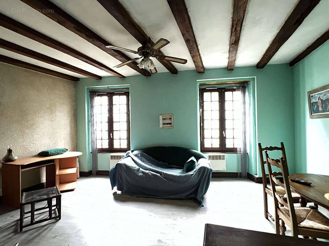 Maison à LUSSAC-LES-CHATEAUX