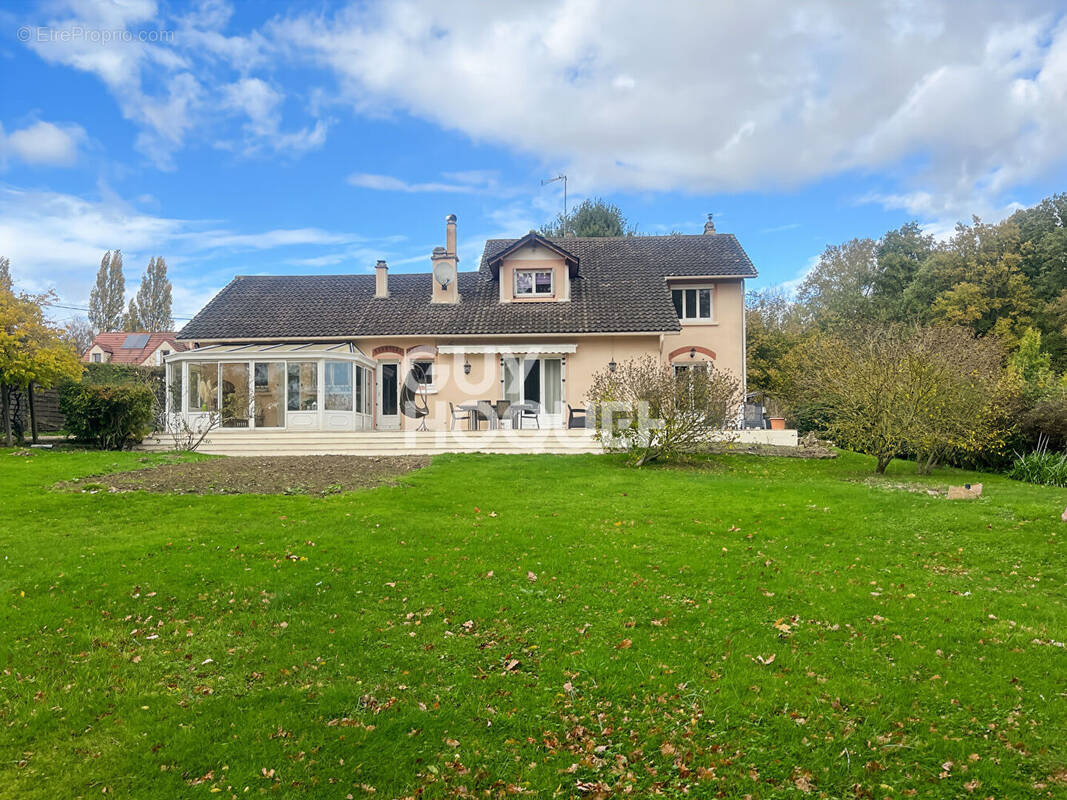 Maison à FONTENAY-TRESIGNY