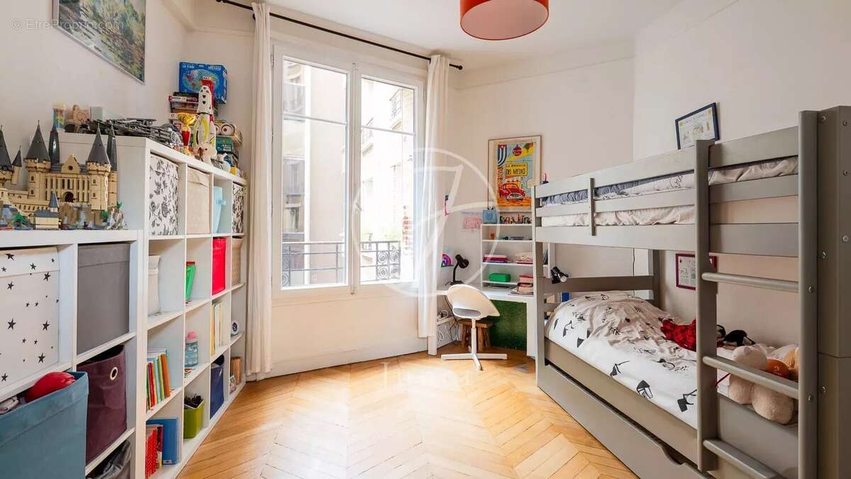 Appartement à PARIS-16E