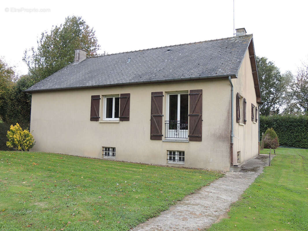 Maison à SAINT-DENIS-DE-GASTINES