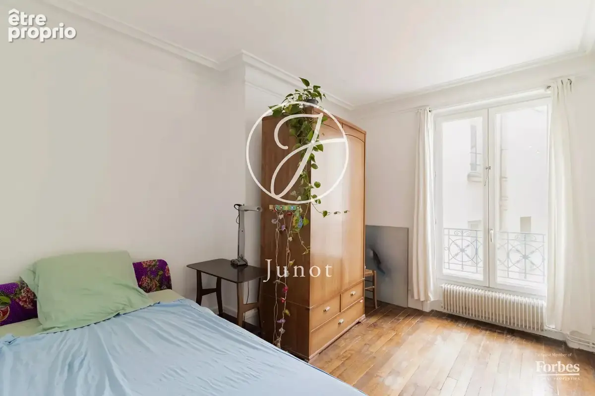 Paris 18ème - MONTMARTRE / HAUT LEPIC - Appartement - 3 pièces - 49,41m² Carrez - 53,52m² au sol - Balcon 2m² - photo 9