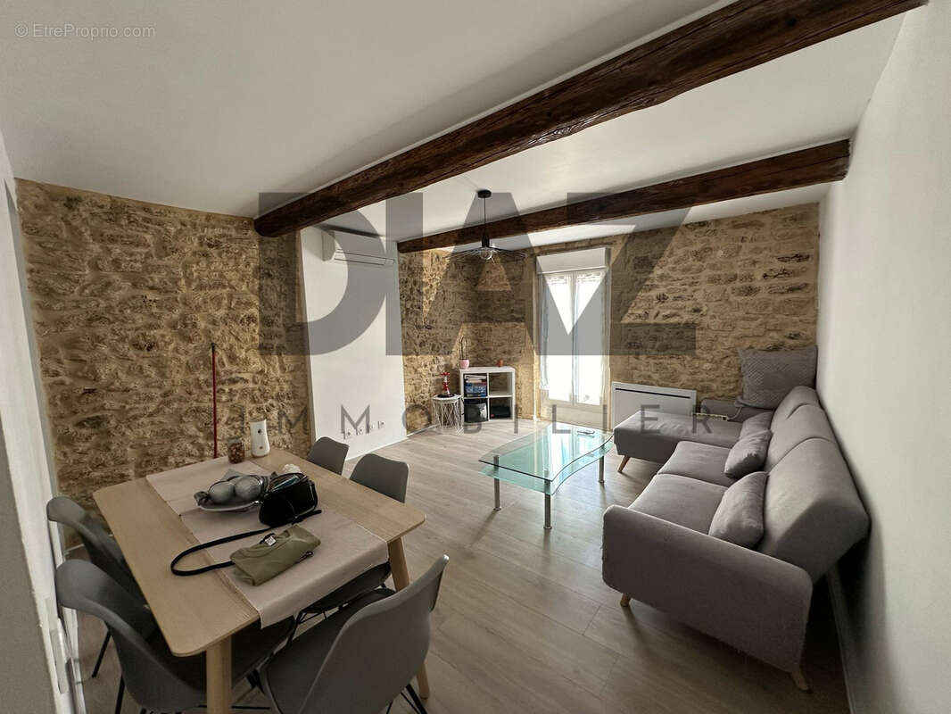 Appartement à REMOULINS