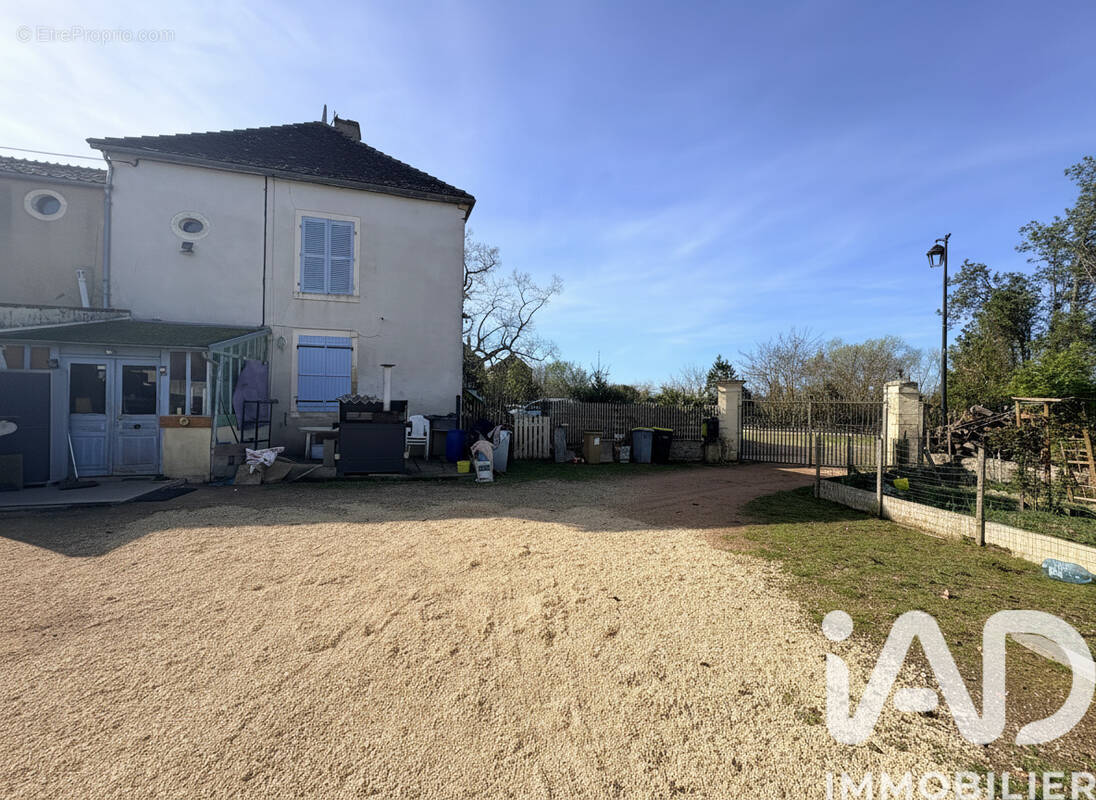 Photo 1 - Maison à AINAY-LE-CHATEAU