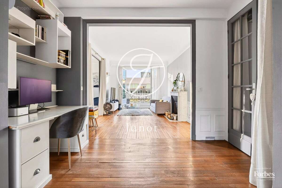 Appartement à PARIS-16E