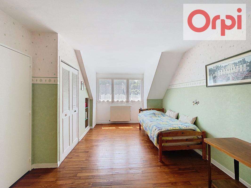 Maison à LE MESNIL-SAINT-DENIS