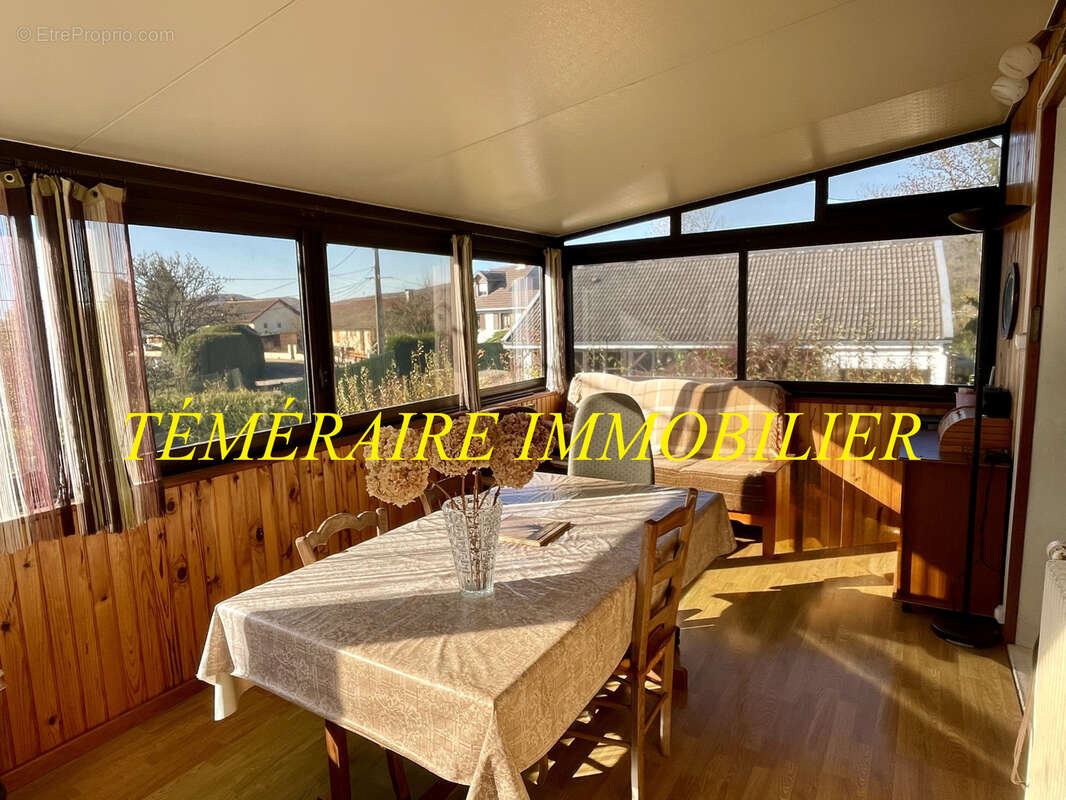 Maison à MONNET-LA-VILLE