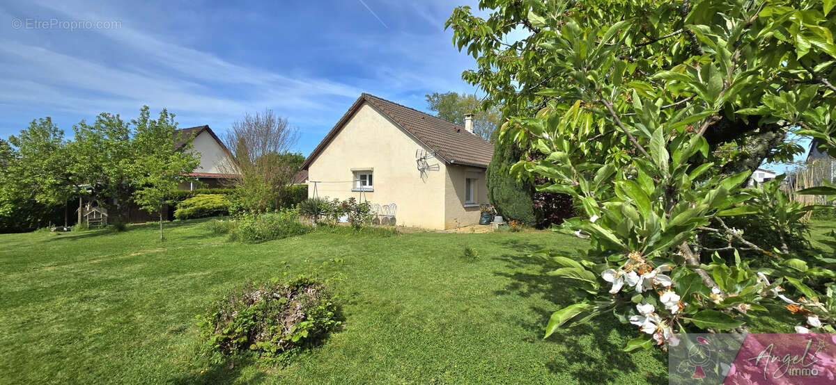 Maison à DAMPIERRE