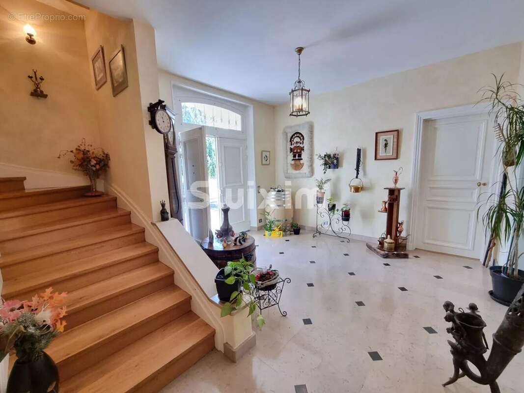 Maison à VARENNES-VAUZELLES