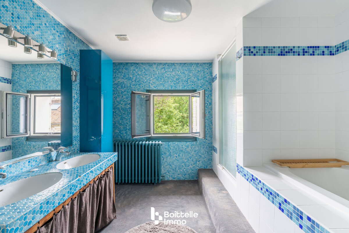 Maison 329 m² à Arbonne-La-Foret  - photo 7
