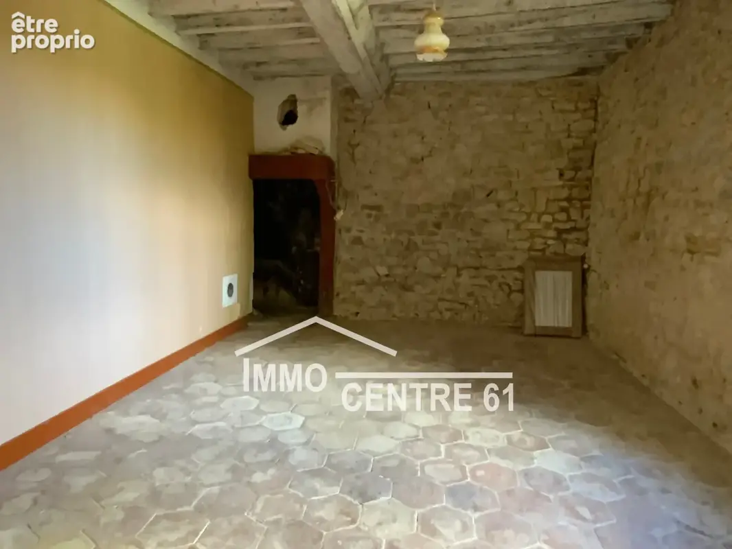 Longère à rénover et dépendances sur 5600m2 de terrain - photo 10