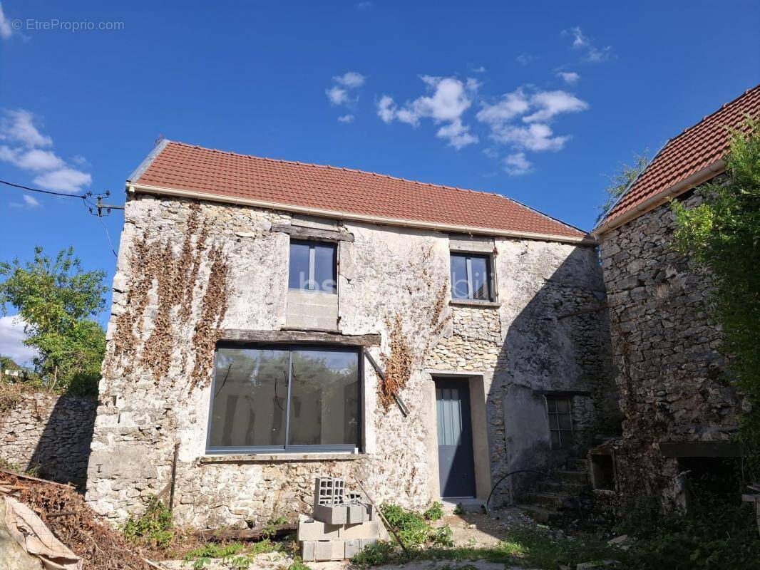 Maison à LESCHEROLLES