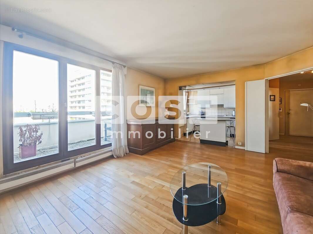Appartement à COURBEVOIE