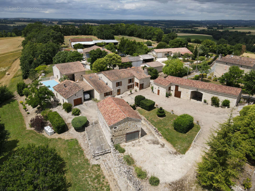 Charmante propriété de campagne avec dépendances, piscine et vue dégagée, à proximité de Condom - photo 17