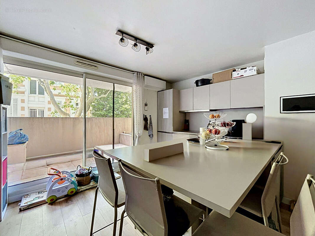 Appartement à MARSEILLE-4E