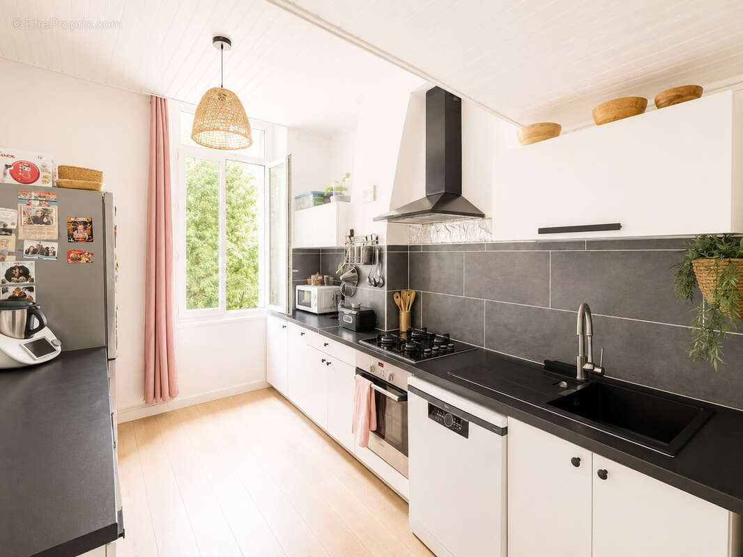 Appartement à MARSEILLE-6E