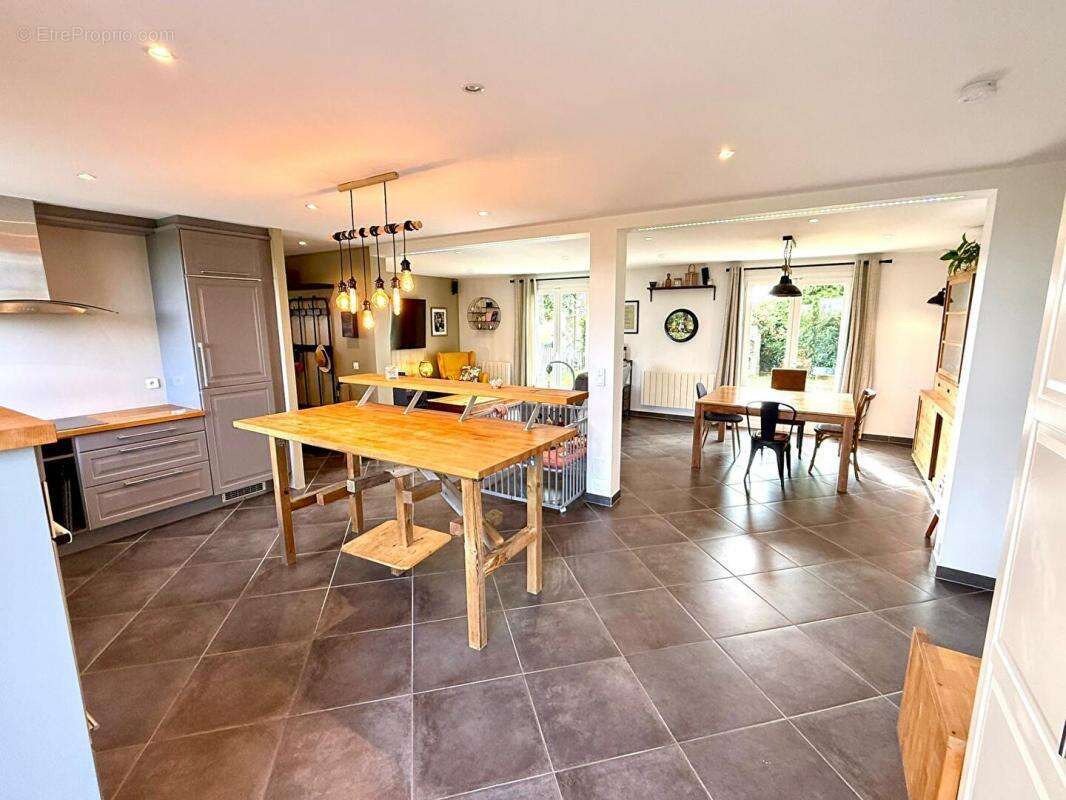 Maison à TREMBLAY-LES-VILLAGES