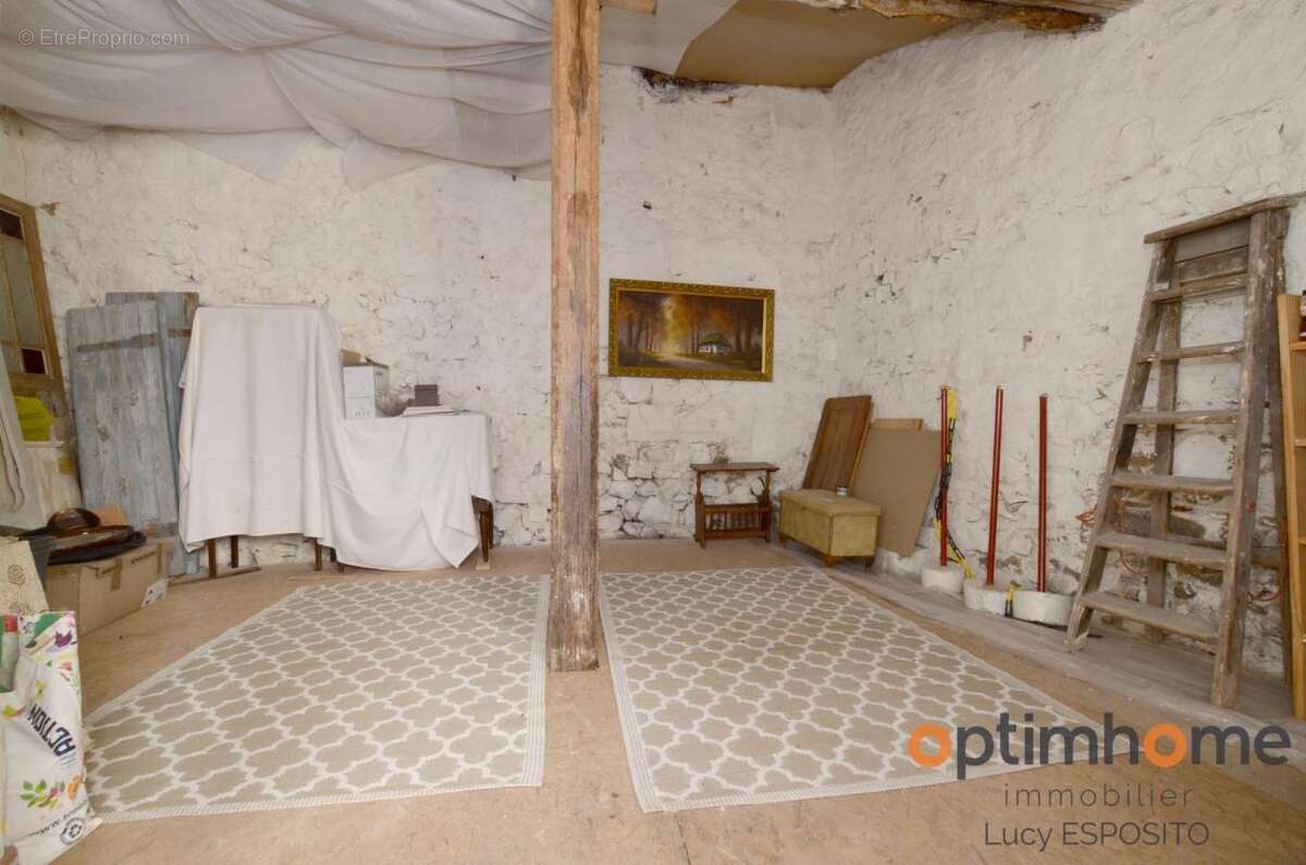  Opportunité Unique au Cœur du Village Historique de Confolens !  - photo 15