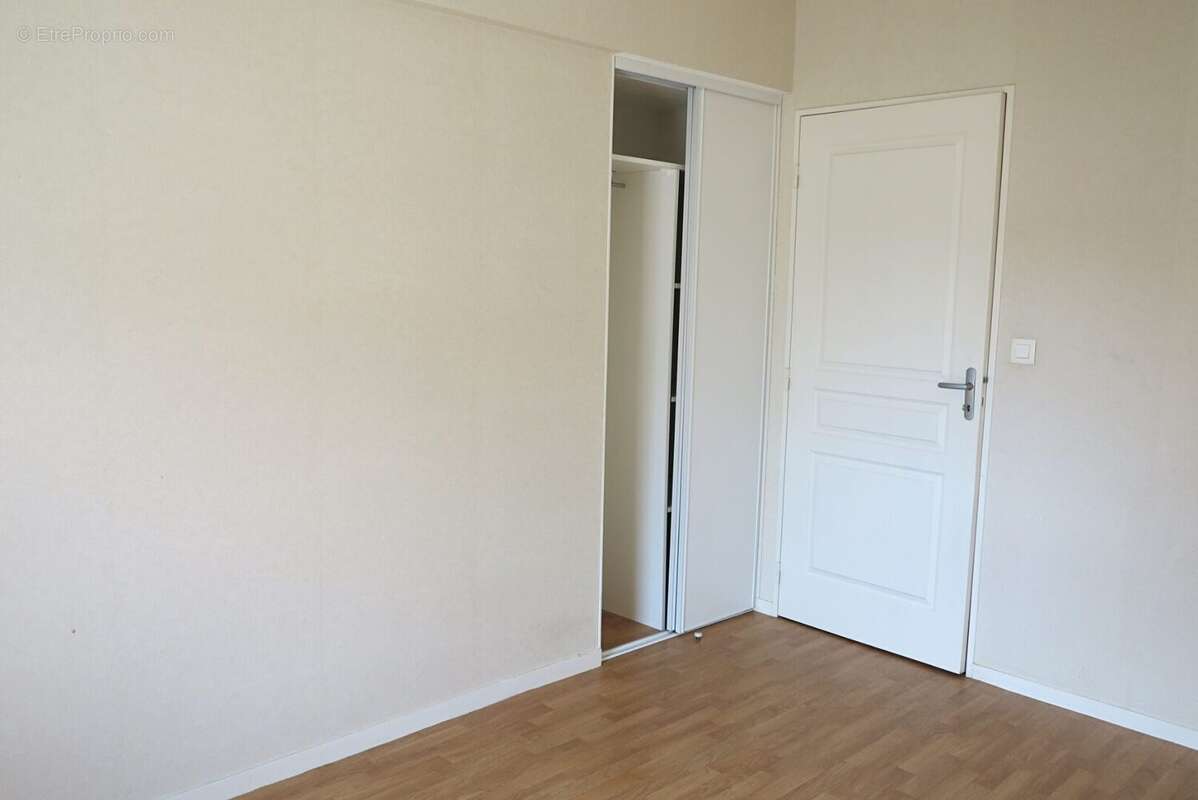 entrée chambre placrd - Appartement à POITIERS
