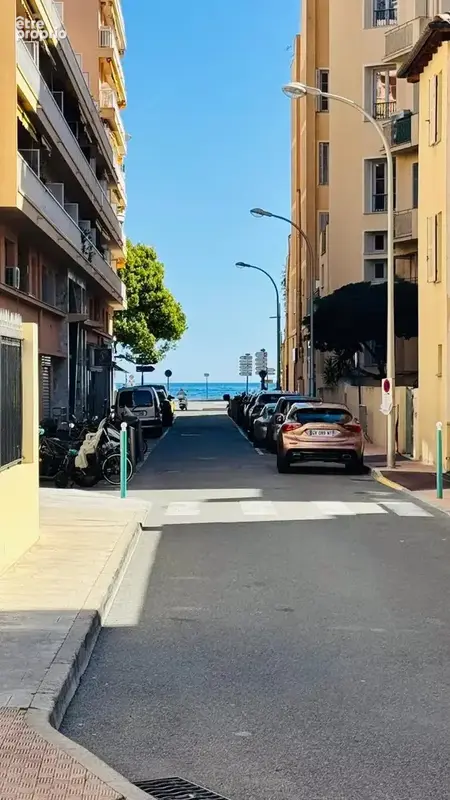 Menton centre, bien d’exception, dernier étage, terrasse ensoleillée de 38 m² - photo 2
