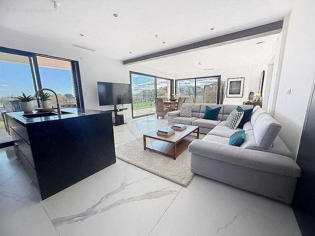Appartement à VILLENEUVE-LOUBET
