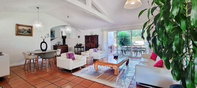 Villa d'exception 215 m² à Marina di Fiori – Calme absolu, piscine et climatisation - photo 8