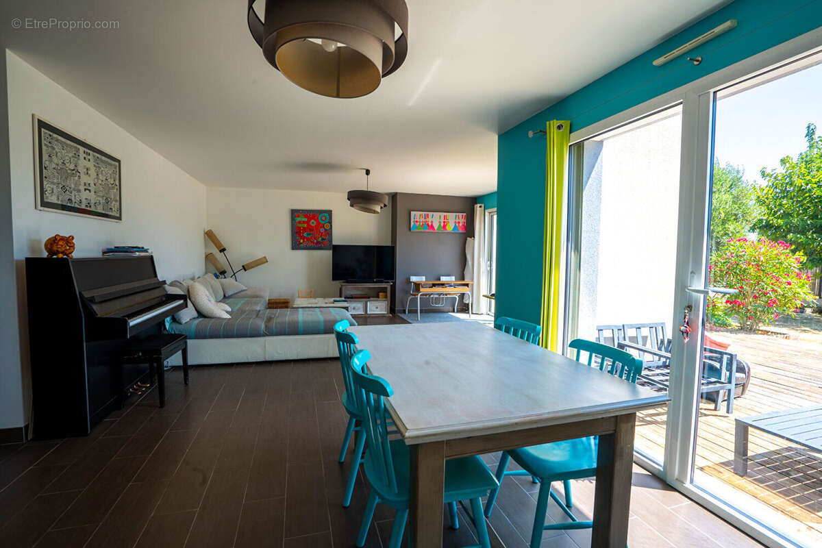 EXCLUSIVITÉ AGENCE DU QUAI - Contemporaine 5 pièce(s) 126.34 m2 sur plus de 630 m² de terrain - photo 4