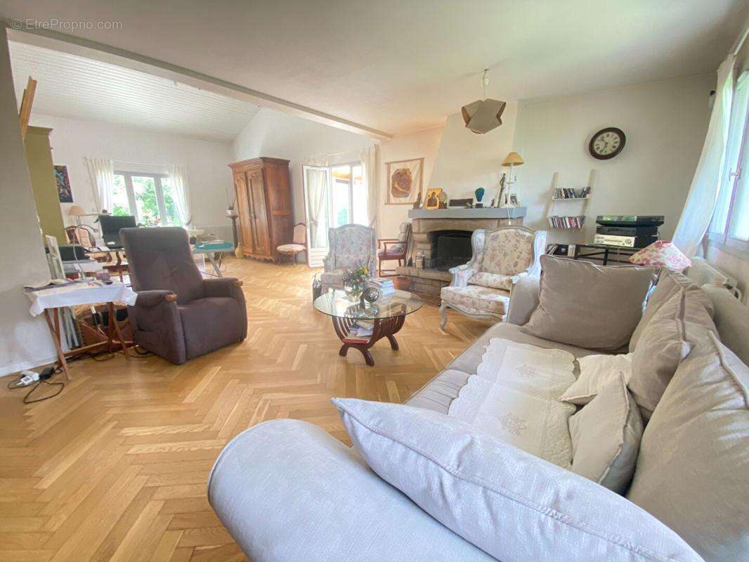 Belle maison de 4 ch sur magnifique jardin dans un quartier résidentiel d'Eysines, intra rocade 210 m2 - photo 7