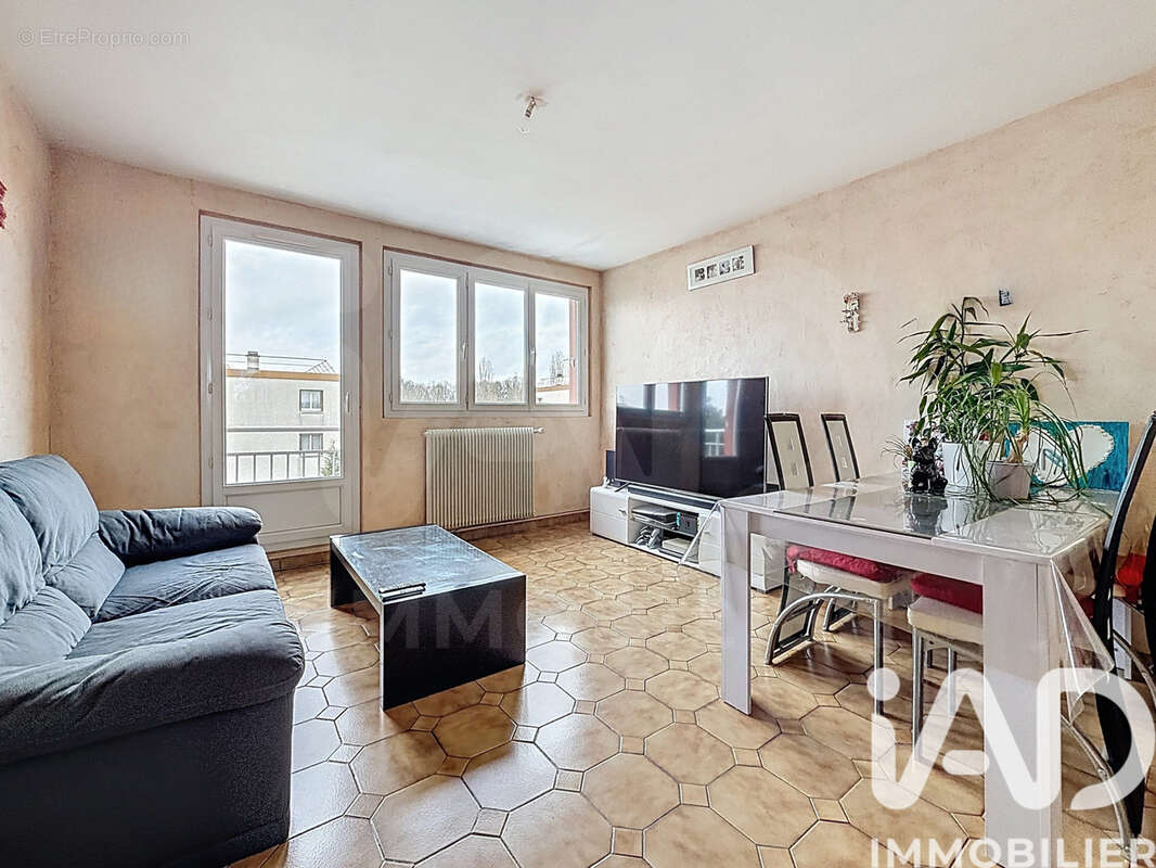 Photo 2 - Appartement à LE PLESSIS-TREVISE