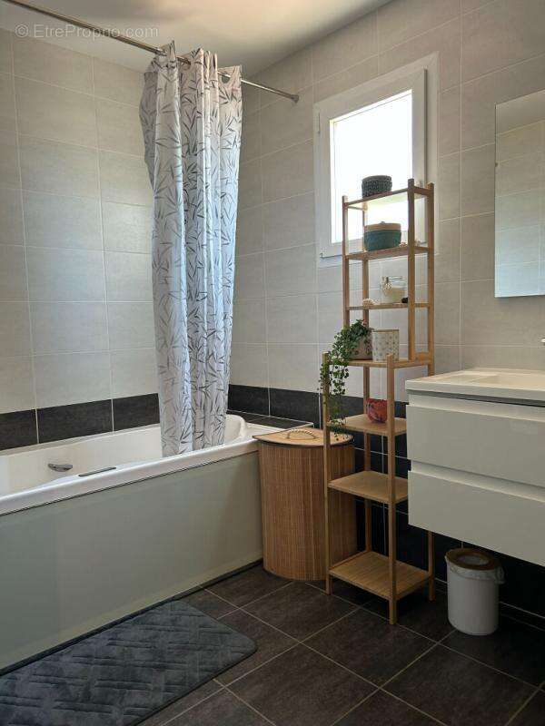 Maison à LES MARTRES-DE-VEYRE