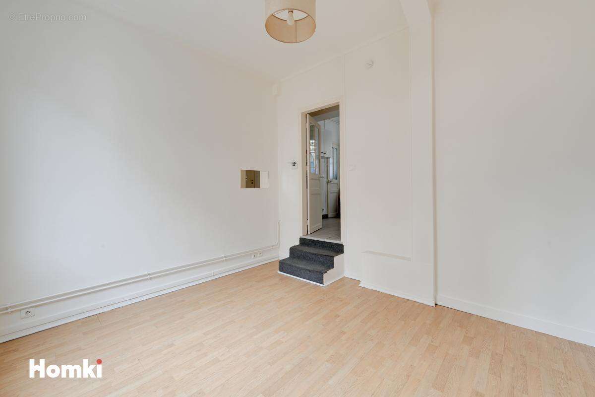 Appartement à LES LILAS