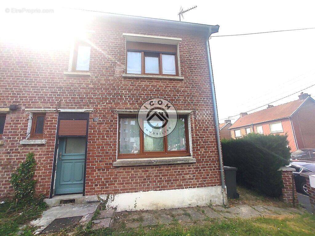Maison à AULNOYE-AYMERIES