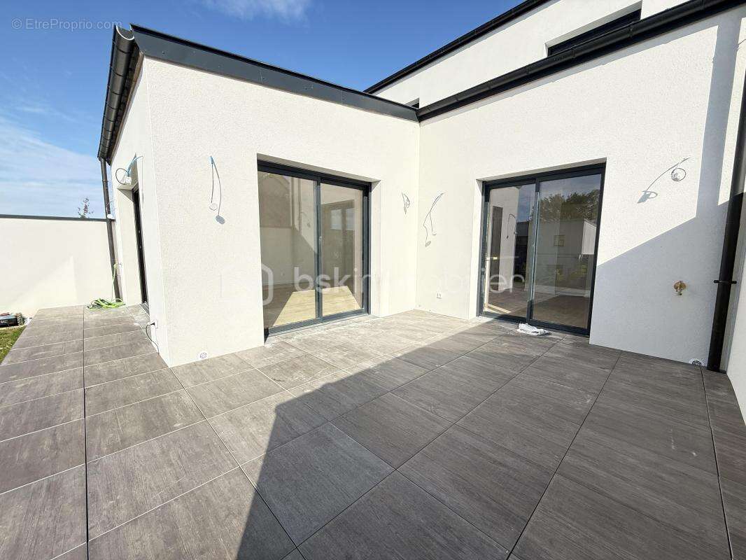 Maison à MONTREUIL-LE-GAST