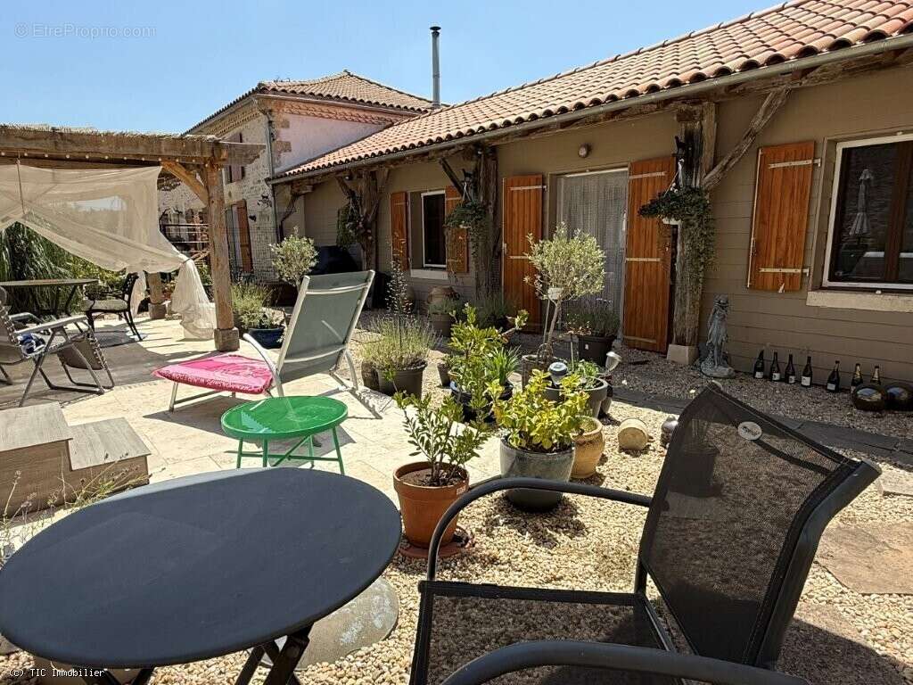 Maison à CHARROUX