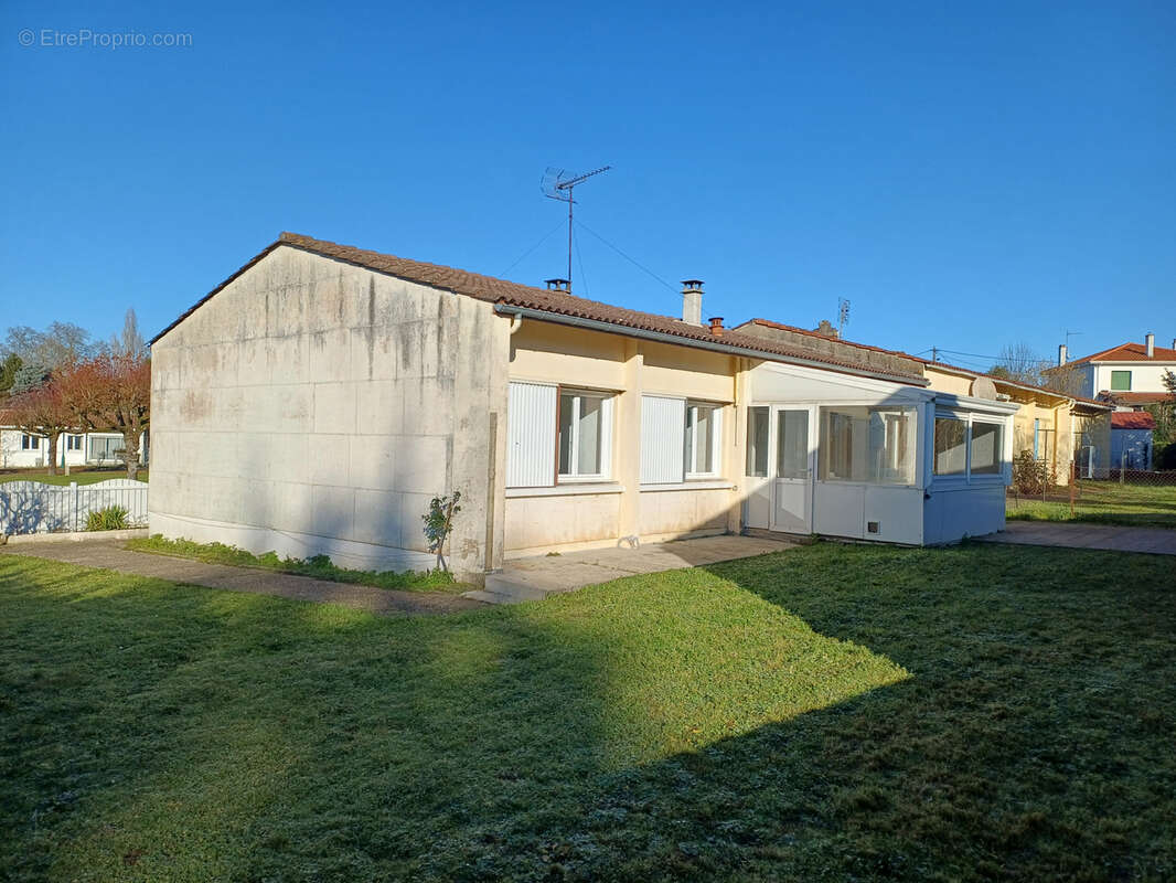 Maison à BAIGNES-SAINTE-RADEGONDE