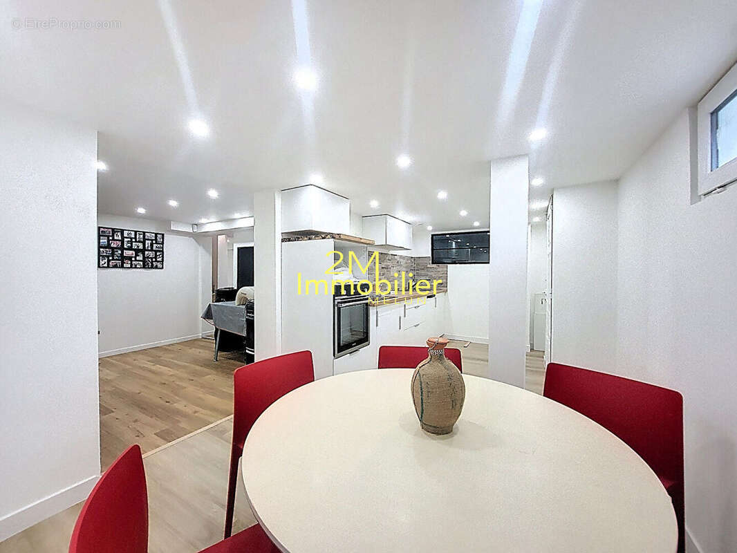 Maison à VAUX-LE-PENIL