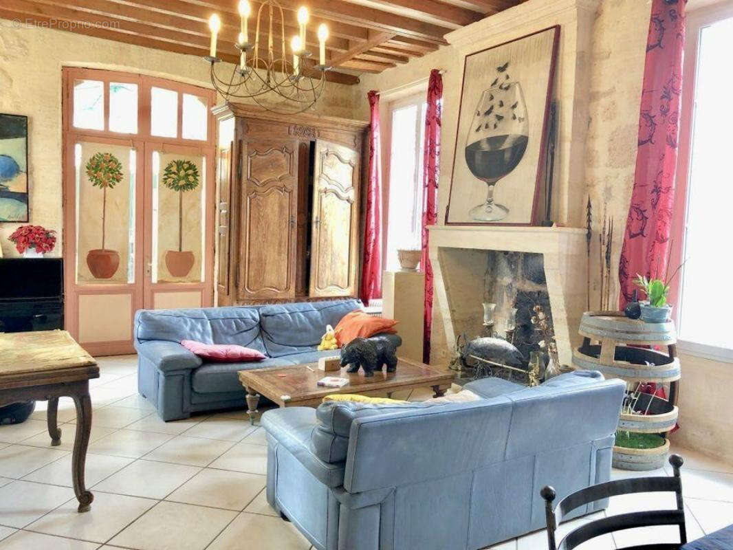 Château et dépendances avec belle vue sur l'estuaire de la Gironde - photo 6